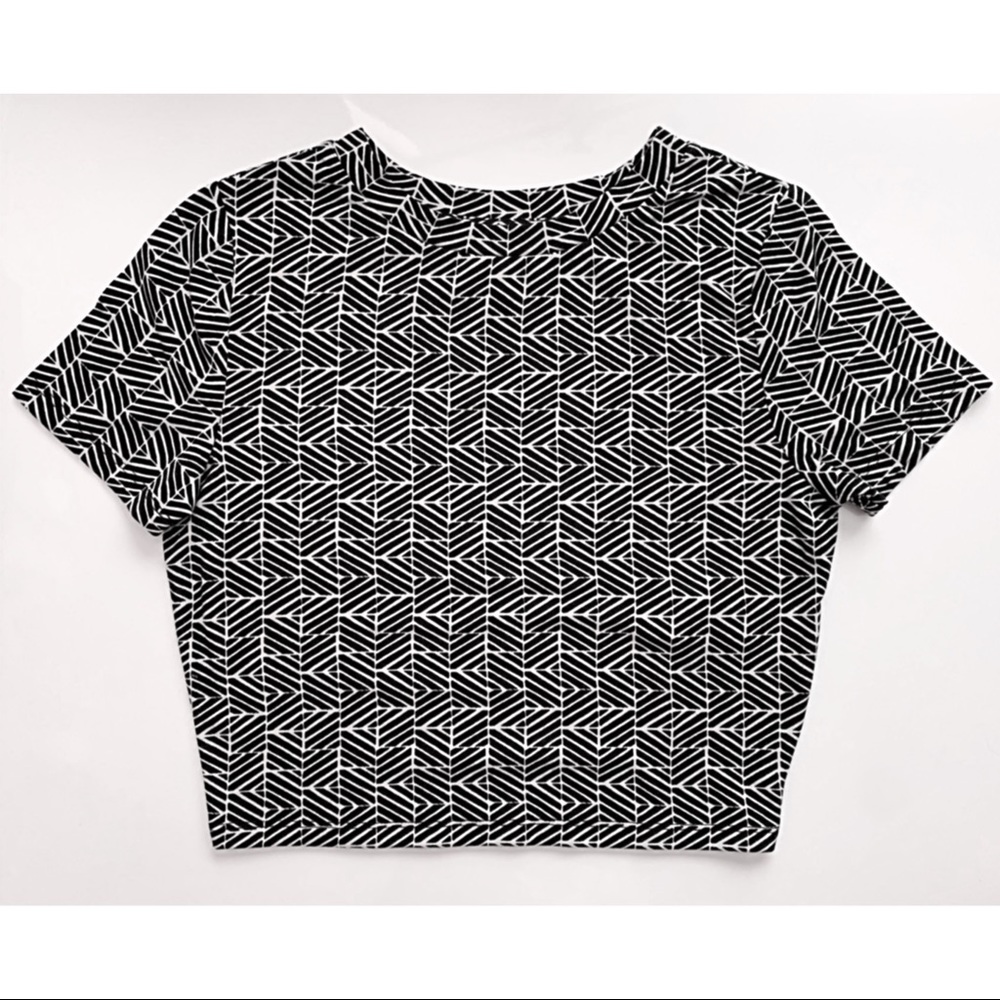 (NWOT) Trendy crop top in EXCELLENT condition 😊